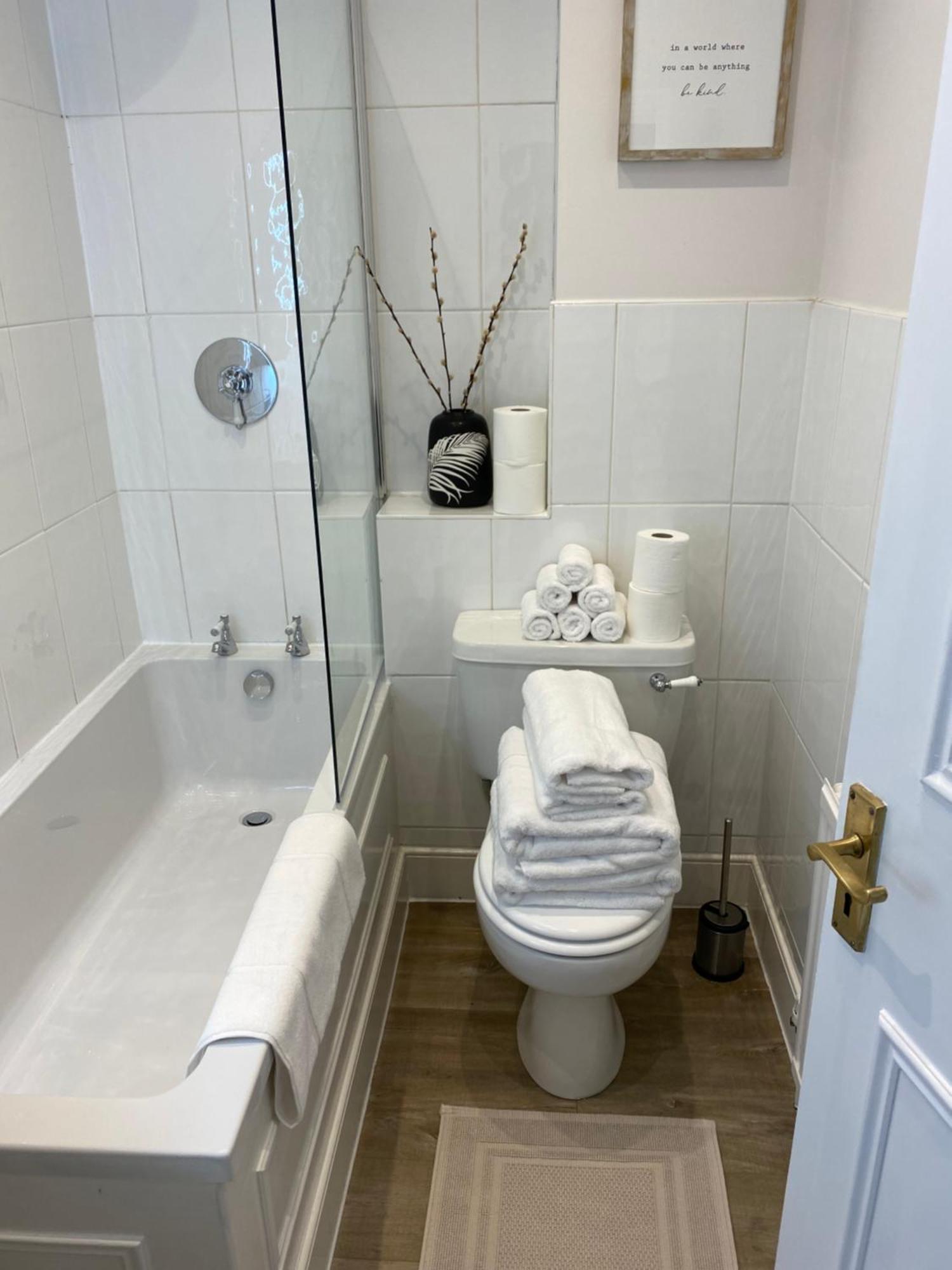 Lovely Large 1 Bed Renovated Flat W Balcony & 600Mb Wifi Londres Exterior foto
