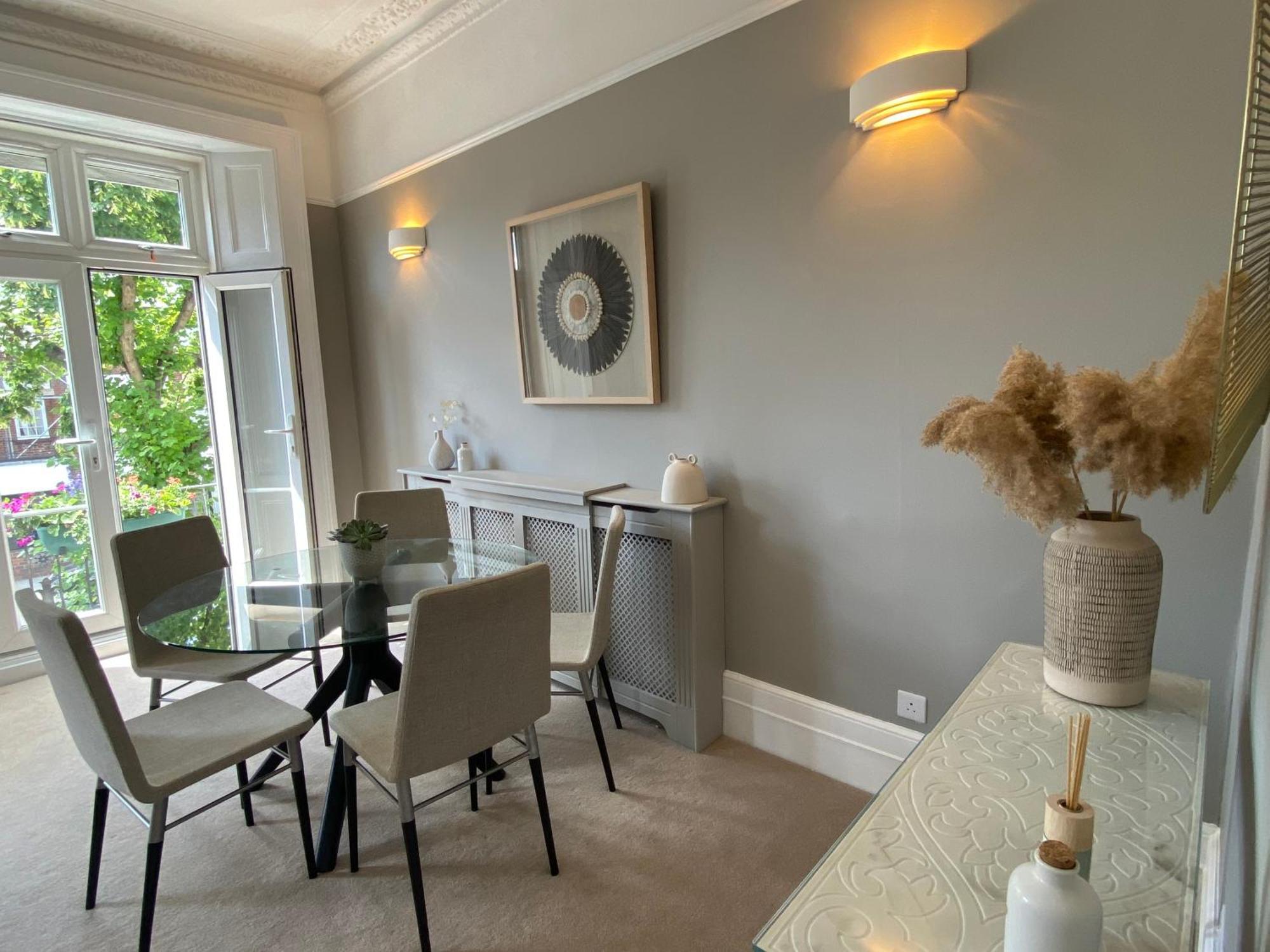 Lovely Large 1 Bed Renovated Flat W Balcony & 600Mb Wifi Londres Exterior foto